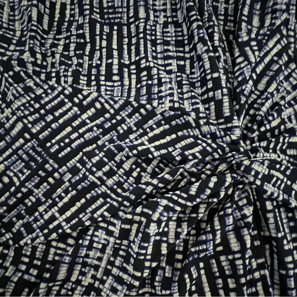 CHAPS Dress Sz M Blue & White Geometric Print Knotted Waist P2P: 17” Stretchy - Picture 7 of 12